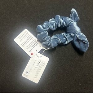 NEW LULULEMON Uplifting Scrunchie Velvet Bow